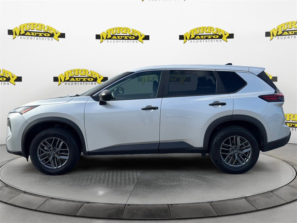 Used 2024 Nissan Rogue S image 2