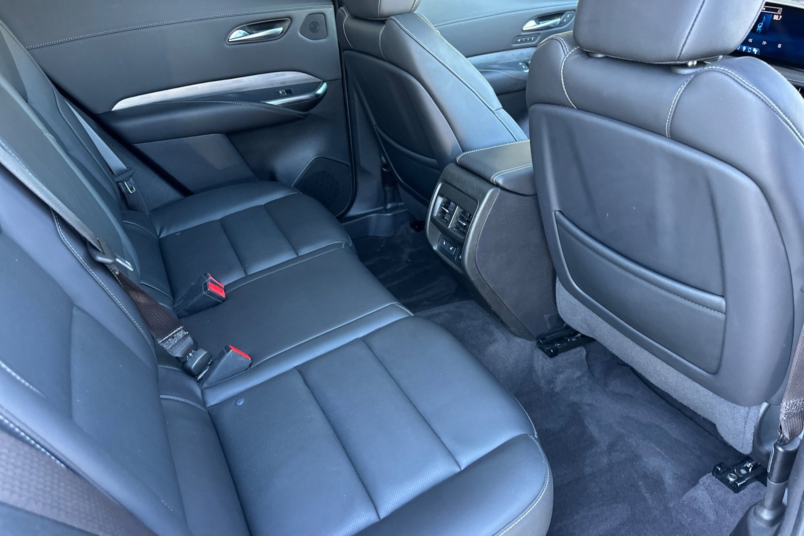 Used 2024 Cadillac XT4 Premium Luxury image 19