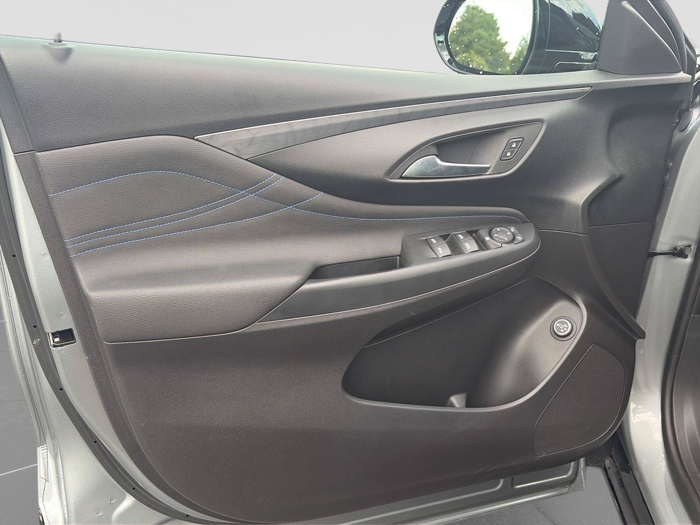 Used 2025 Buick Envista Sport Touring w/ Convenience I Package FWD image 9