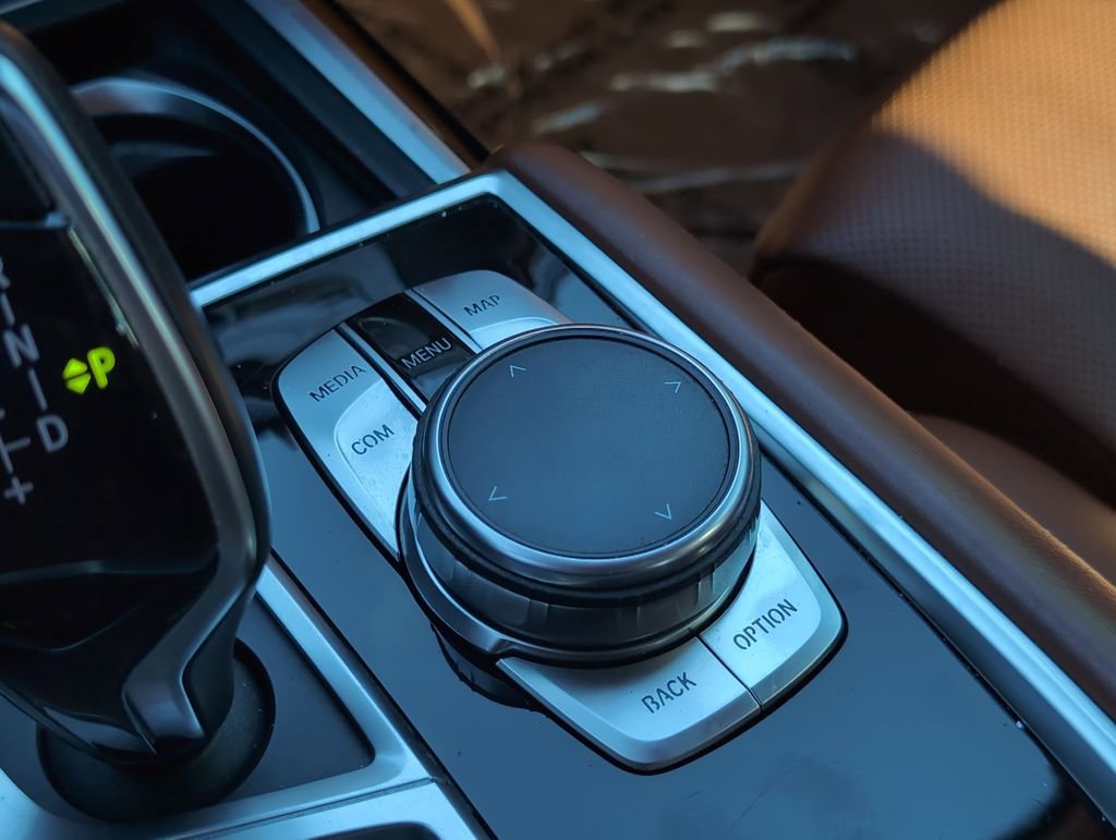 Used 2016 BMW 750i xDrive image 30