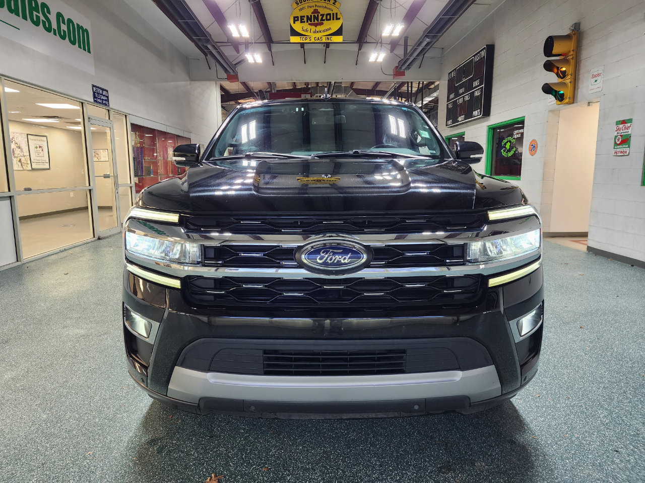 Used 2024 Ford Expedition Max Limited image 3