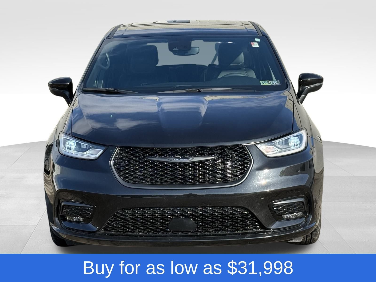 Used 2023 Chrysler Pacifica Touring-L w/ Uconnect Theater Family Group image 8