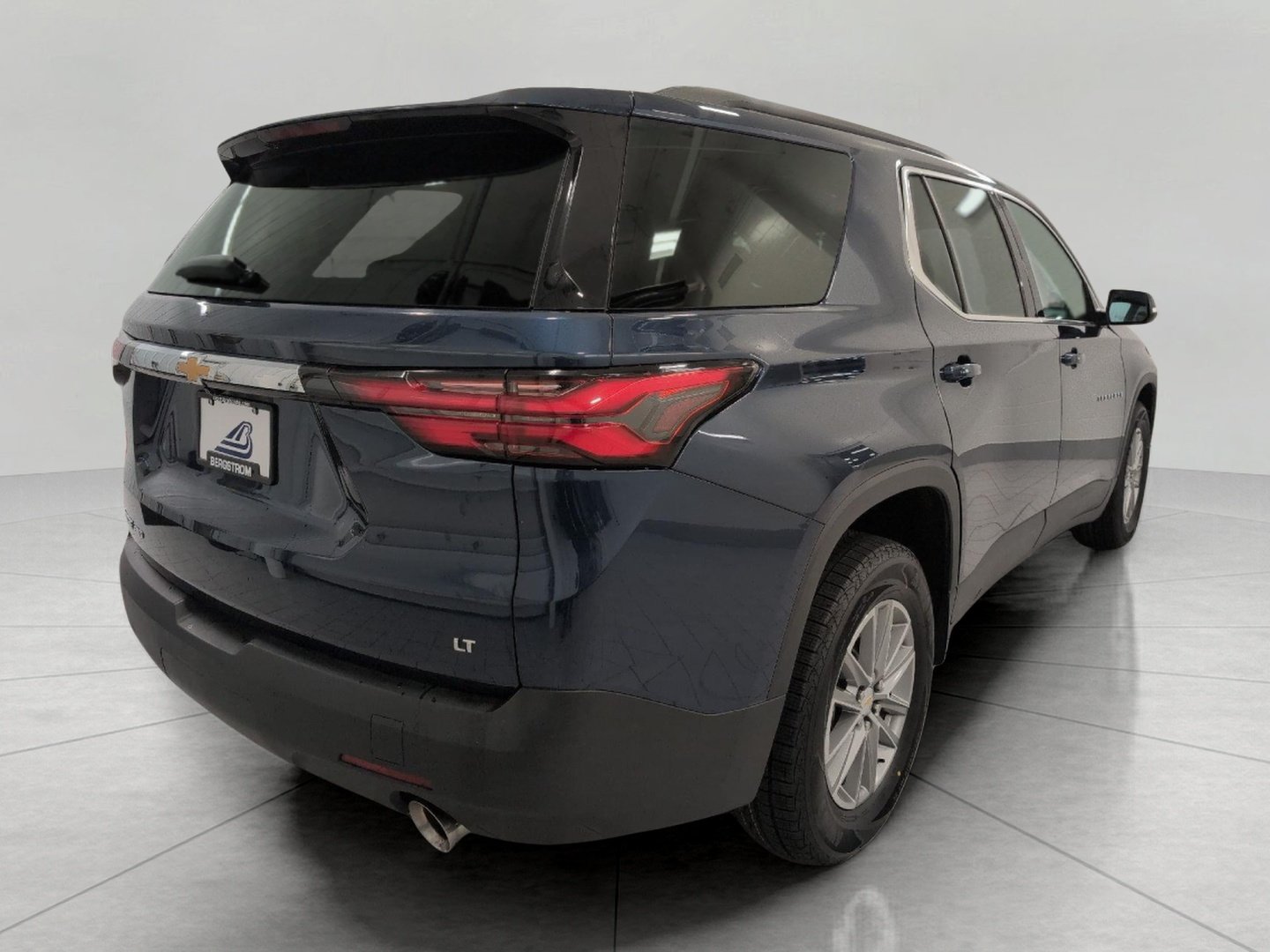 Used 2023 Chevrolet Traverse LT w/ LPO, Floor Liner Package AWD/4WD image 19