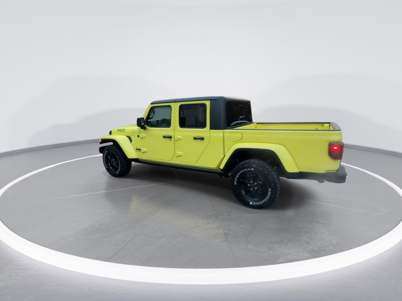 Used 2023 Jeep Gladiator Willys image 13