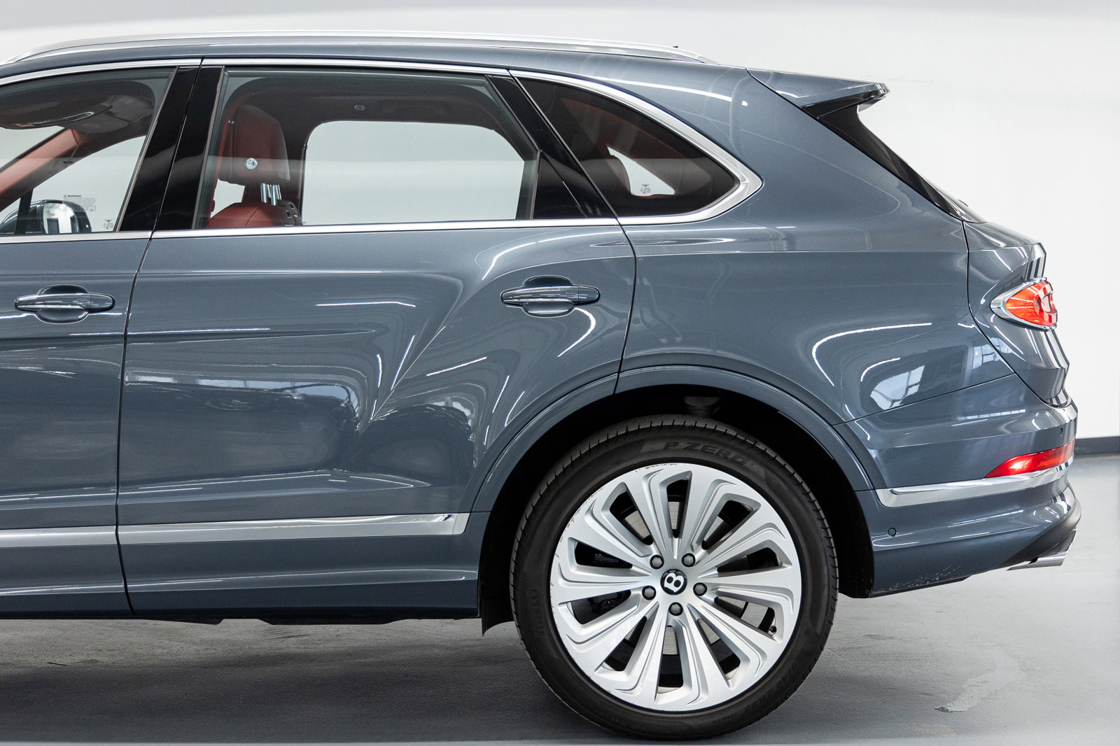 Used 2022 Bentley Bentayga image 15