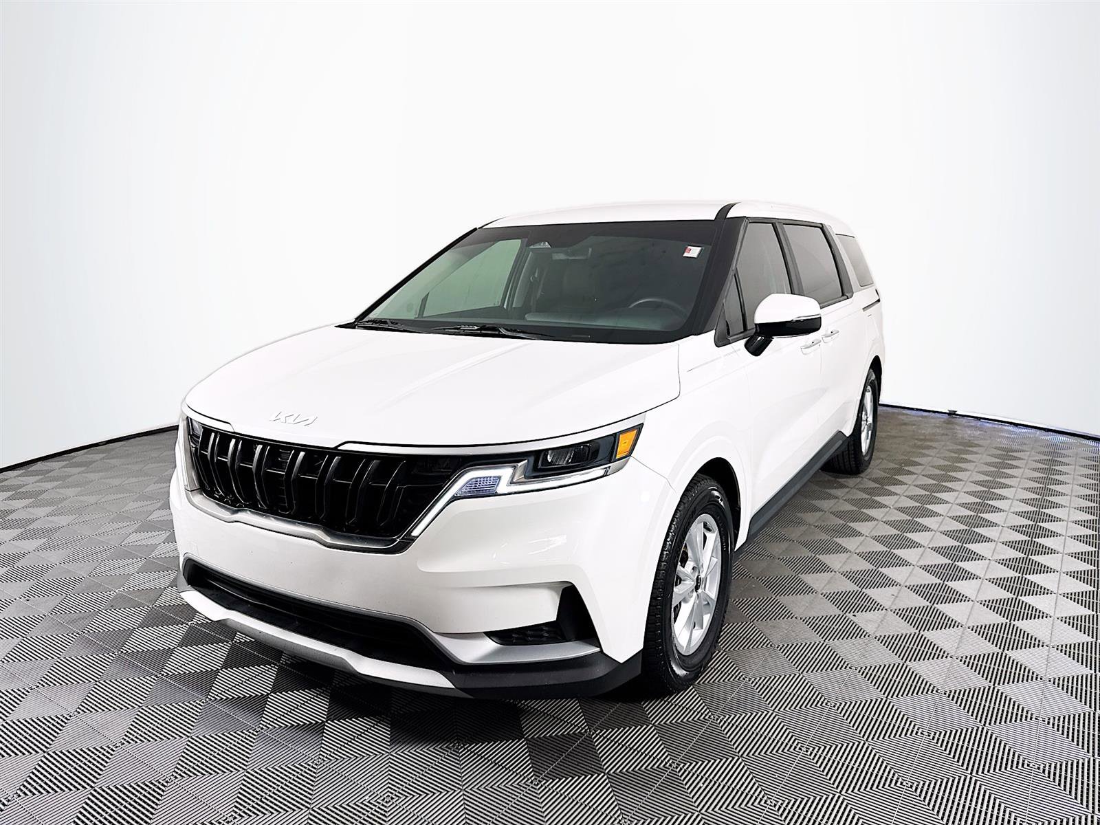 Used 2024 Kia Carnival LX