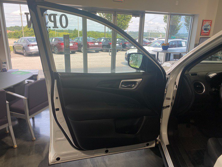 Used 2017 Nissan Pathfinder SV AWD/4WD image 10