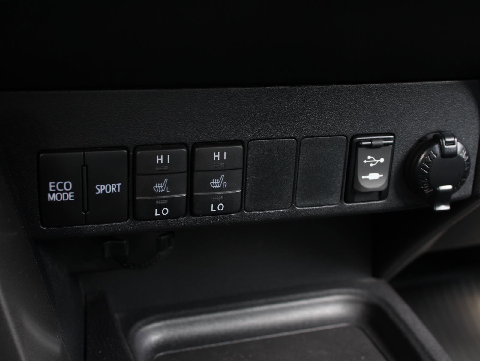 Used 2016 Toyota RAV4 SE AWD/4WD image 18