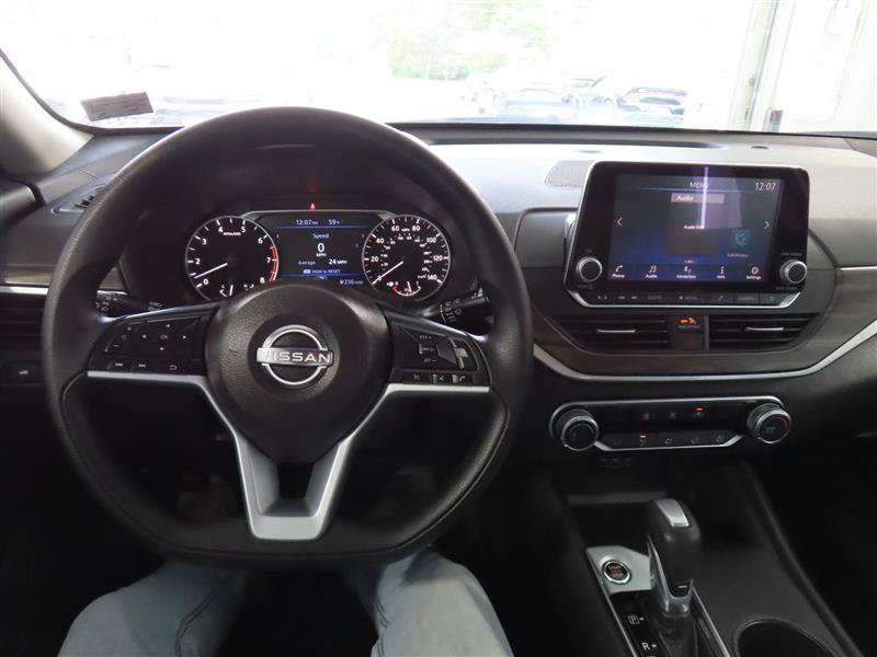 Used 2025 Nissan Altima 2.5 SV FWD image 20