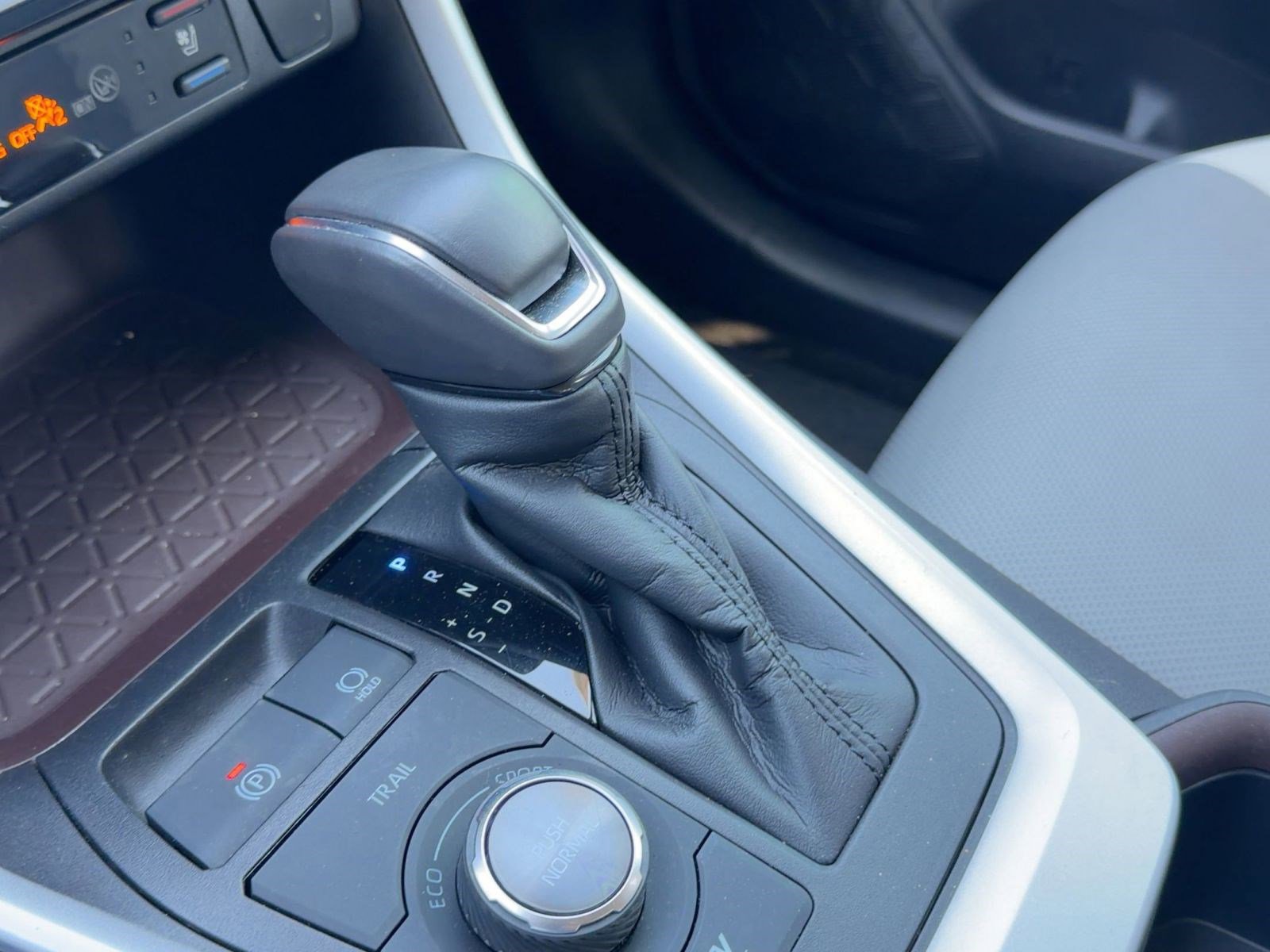 Used 2023 Toyota RAV4 Limited image 16