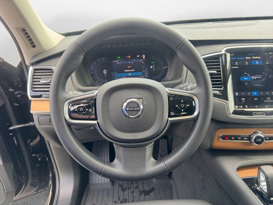 New 2025 Volvo XC90 T8 Plus w/ Protection Package Premier image 10
