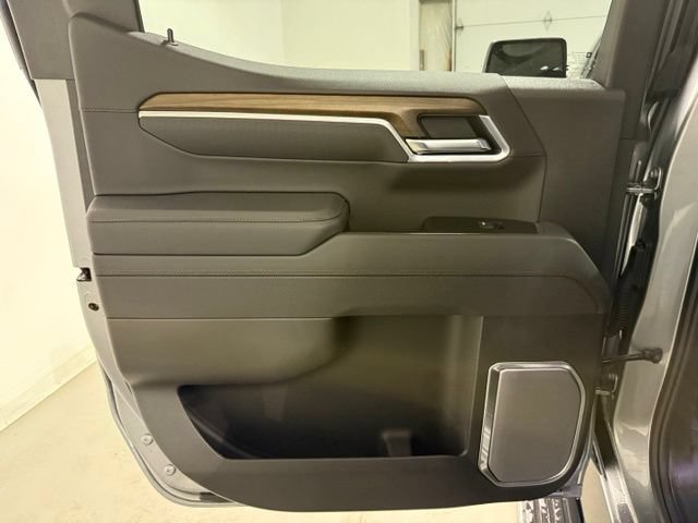 Used 2025 Chevrolet Silverado 1500 High Country AWD/4WD image 24