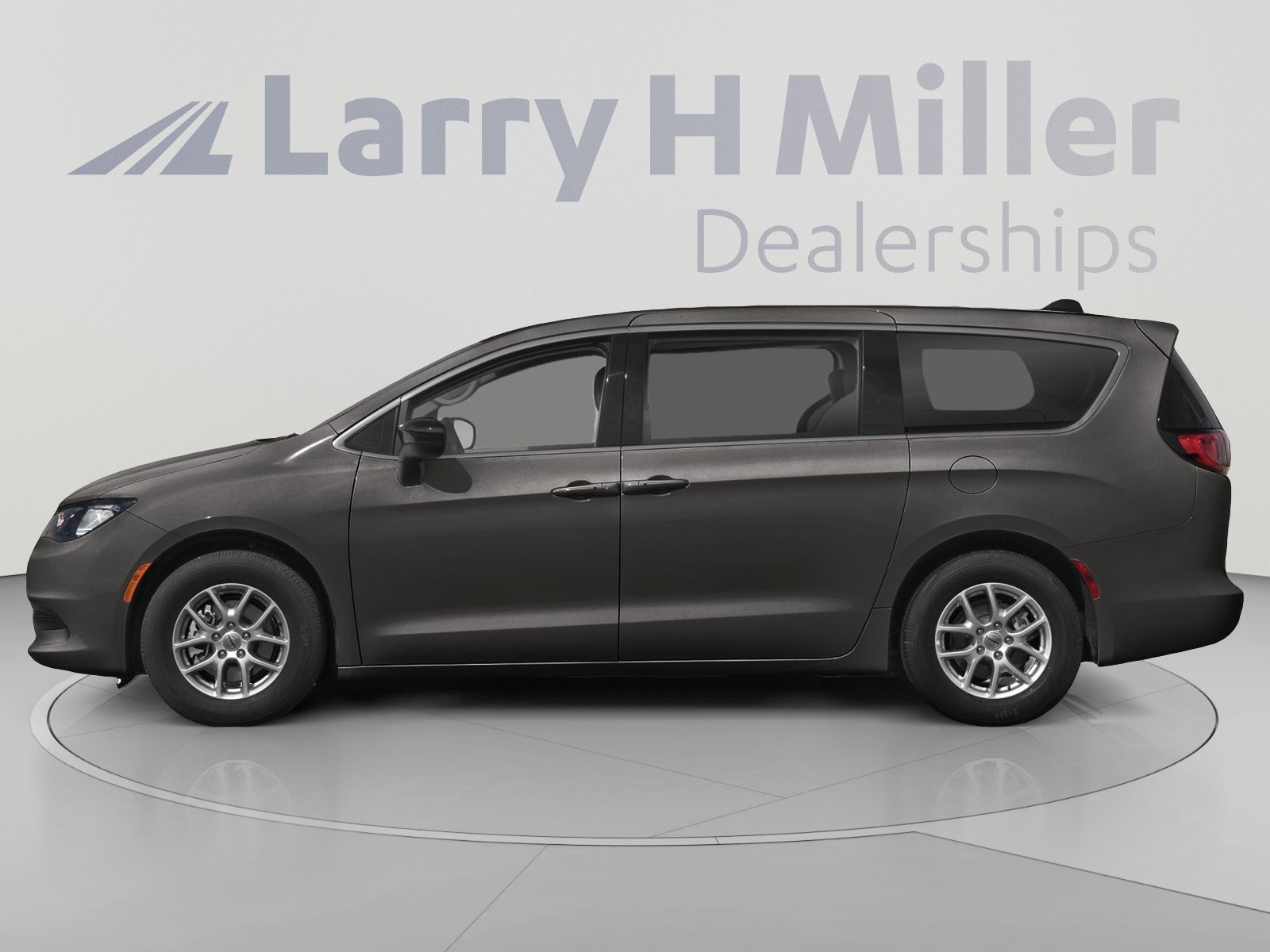 Used 2023 Chrysler Voyager LX FWD image 4