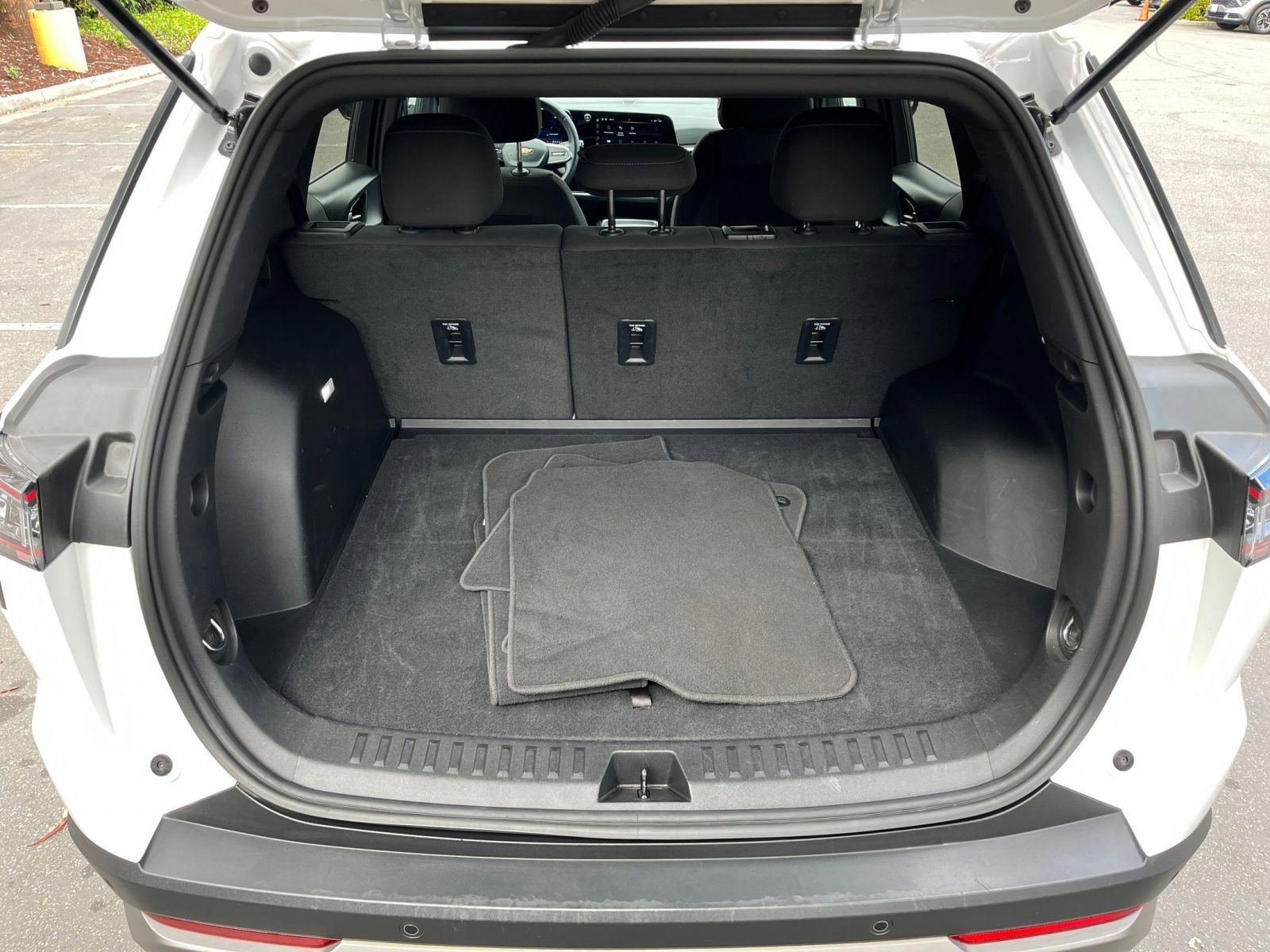 Used 2025 Chevrolet Equinox LT image 30
