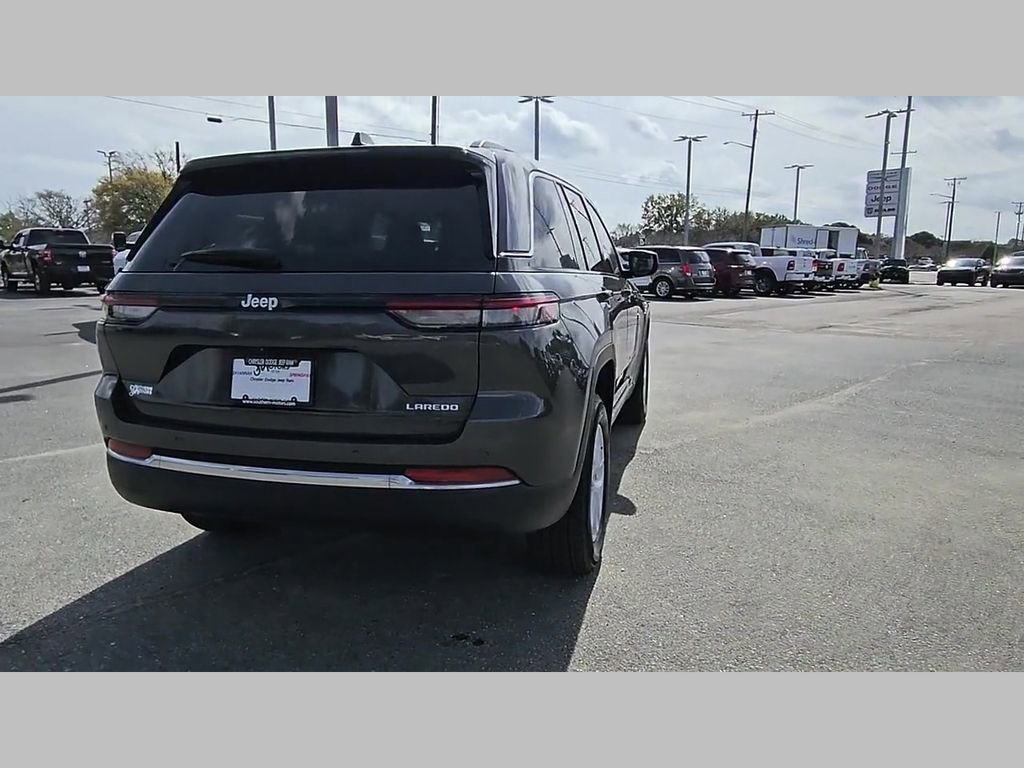 Used 2025 Jeep Grand Cherokee Laredo X w/ Luxury Tech Group I image 31