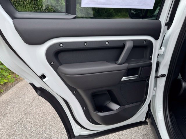 New 2026 Land Rover Defender 110 X-Dynamic SE AWD/4WD image 11