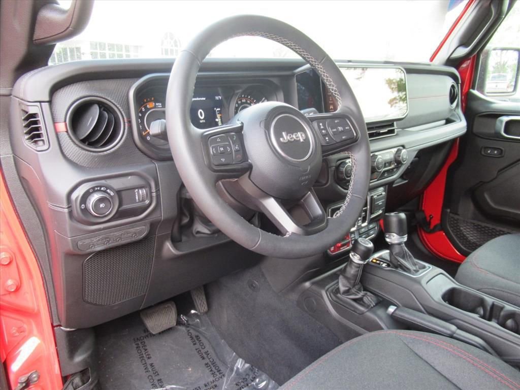 Certified 2025 Jeep Wrangler Unlimited Rubicon w/ Convenience Group AWD/4WD image 16