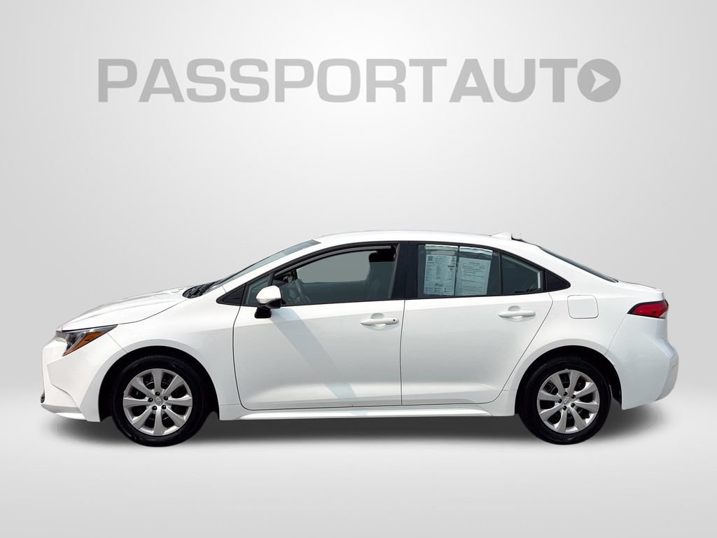 Used 2025 Toyota Corolla LE FWD image 2