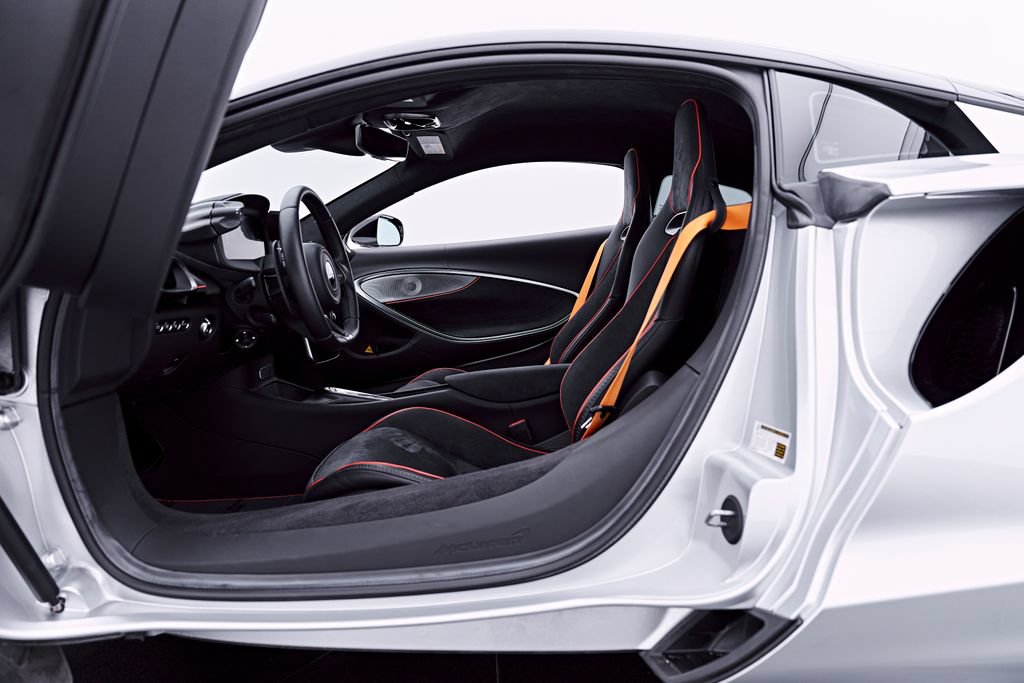 Used 2023 McLaren Artura RWD image 48