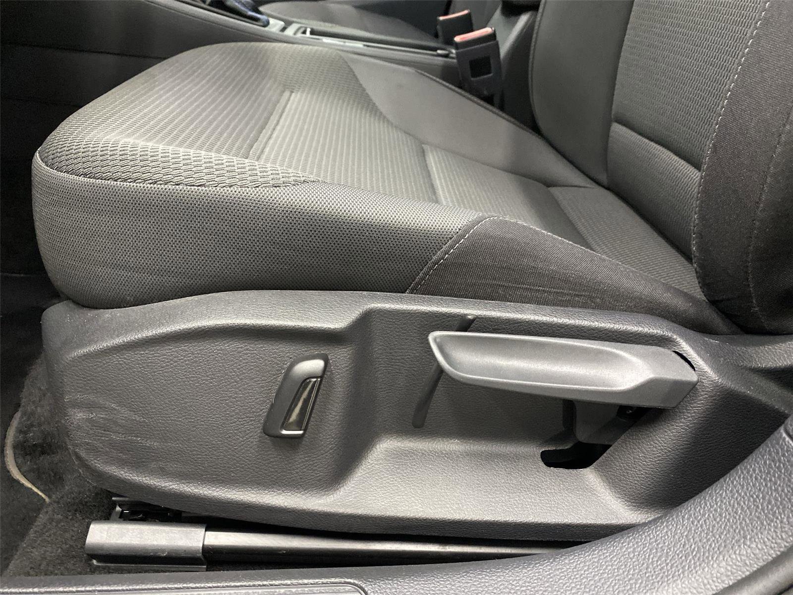 Used 2019 Volkswagen e-Golf SE w/ Driver Assistance Package image 18