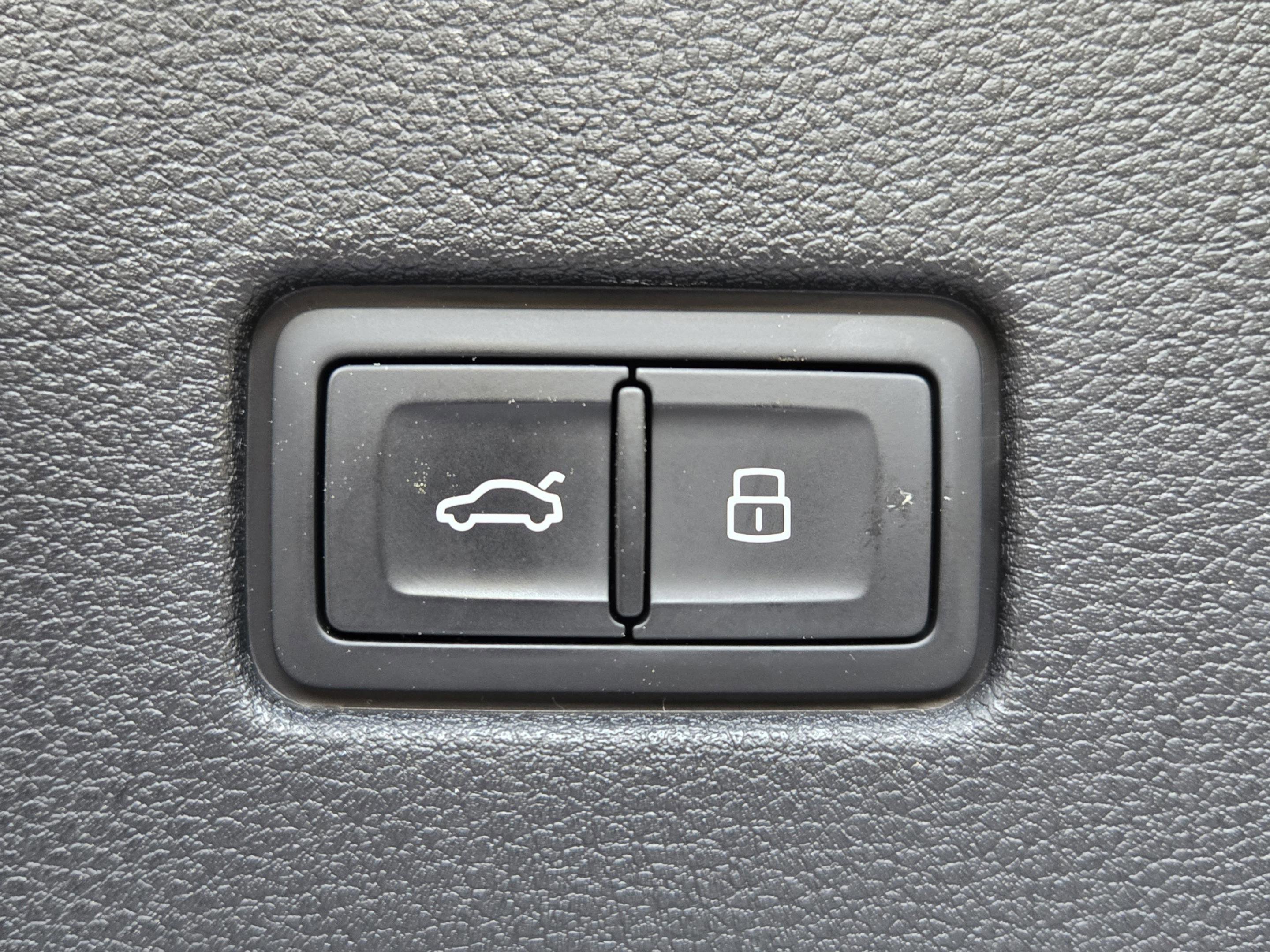 Certified 2025 Audi Q8 Premium Plus w/ Premium Plus Package AWD/4WD image 14