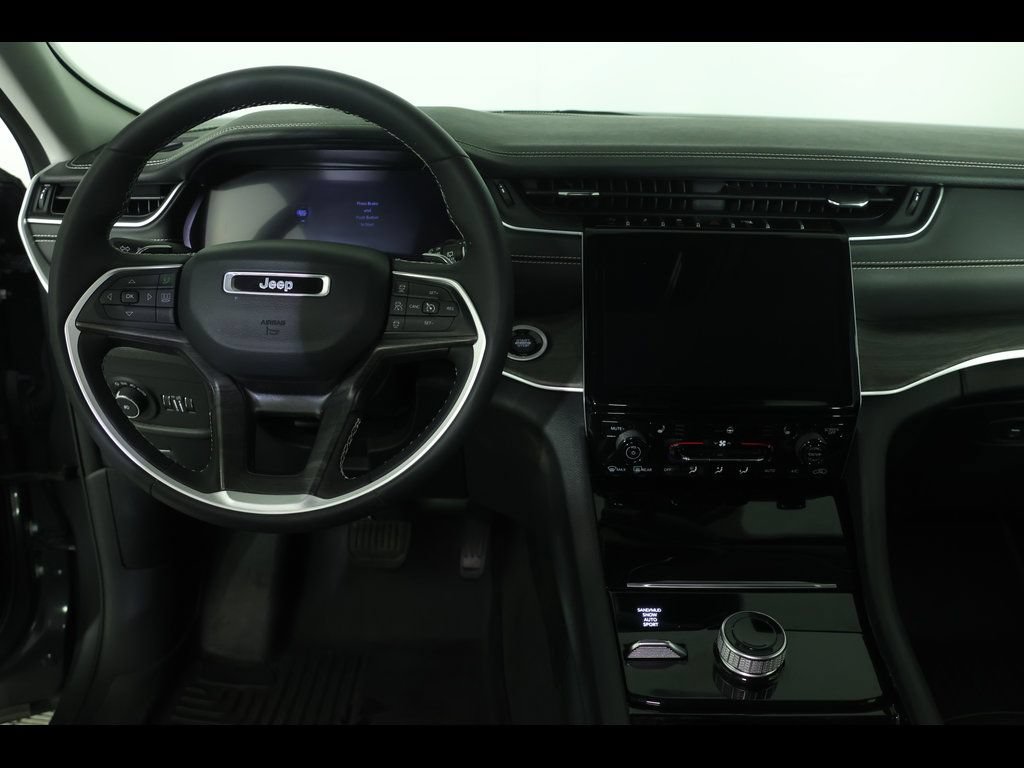 Used 2023 Jeep Grand Cherokee Limited w/ Black Appearance Package AWD/4WD image 18