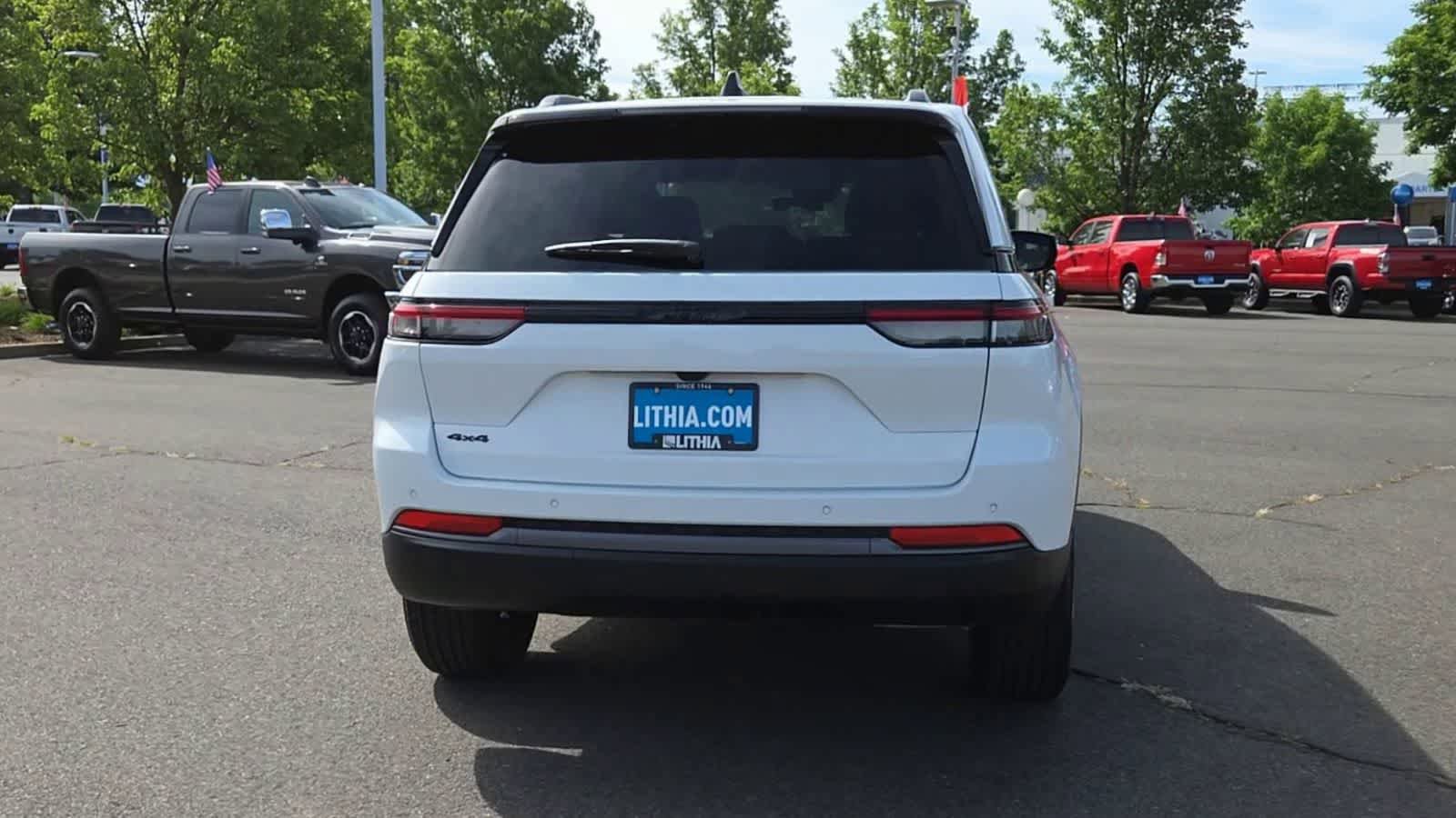 New 2026 Jeep Grand Cherokee Altitude AWD/4WD image 7