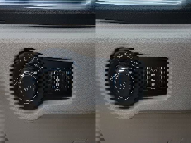 Used 2023 Chrysler Pacifica Limited image 36