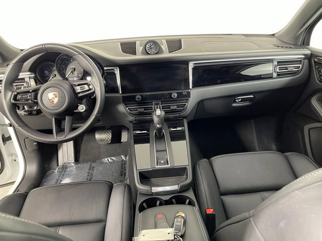 New 2025 Porsche Macan image 40