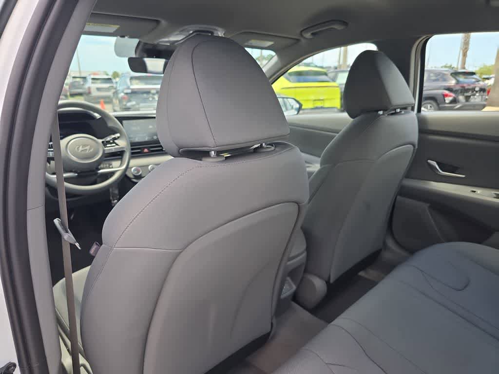 New 2026 Hyundai Elantra SE FWD image 19