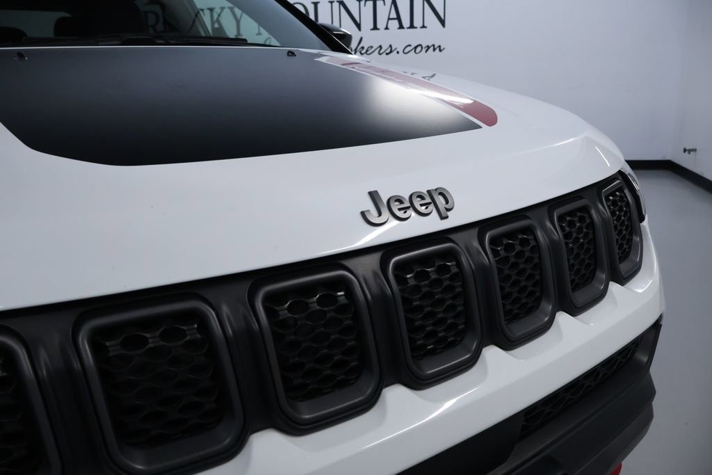 Used 2024 Jeep Compass Trailhawk image 9