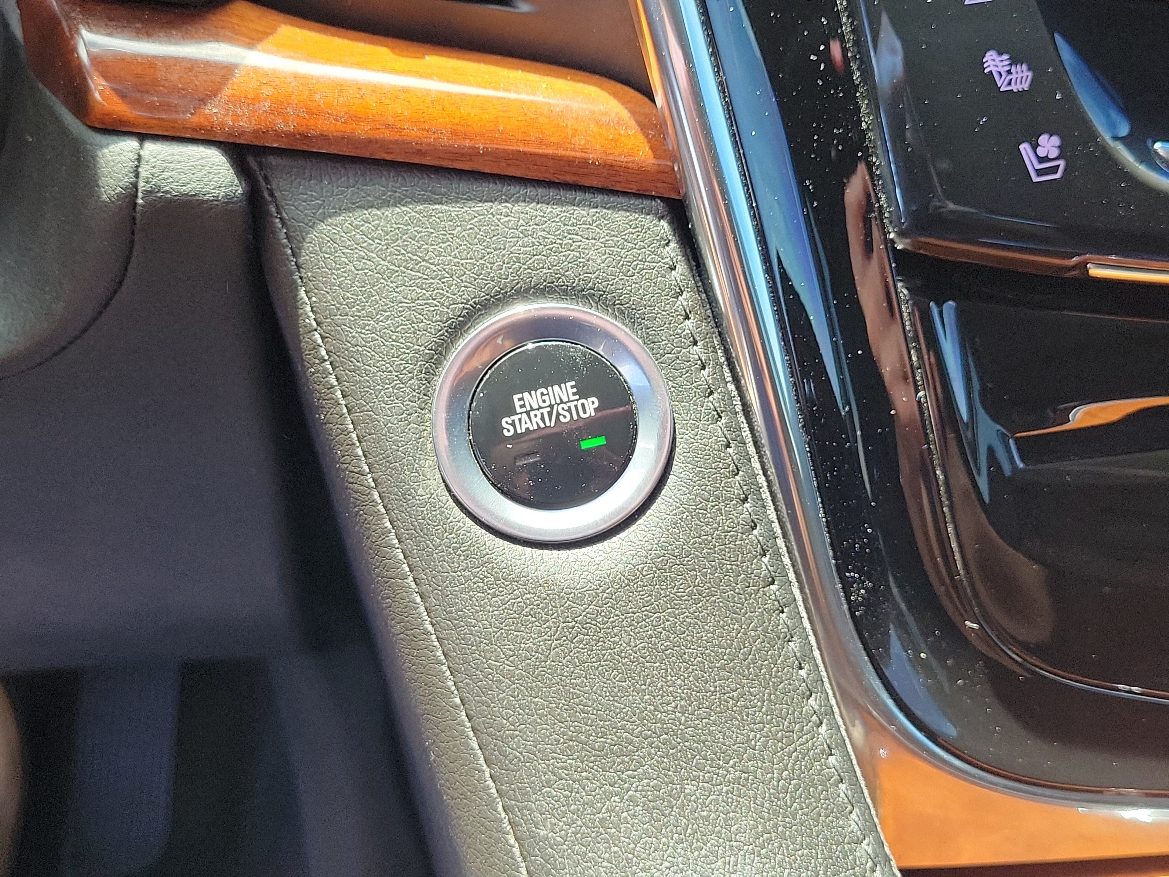 Used 2015 Cadillac Escalade Luxury AWD/4WD image 31