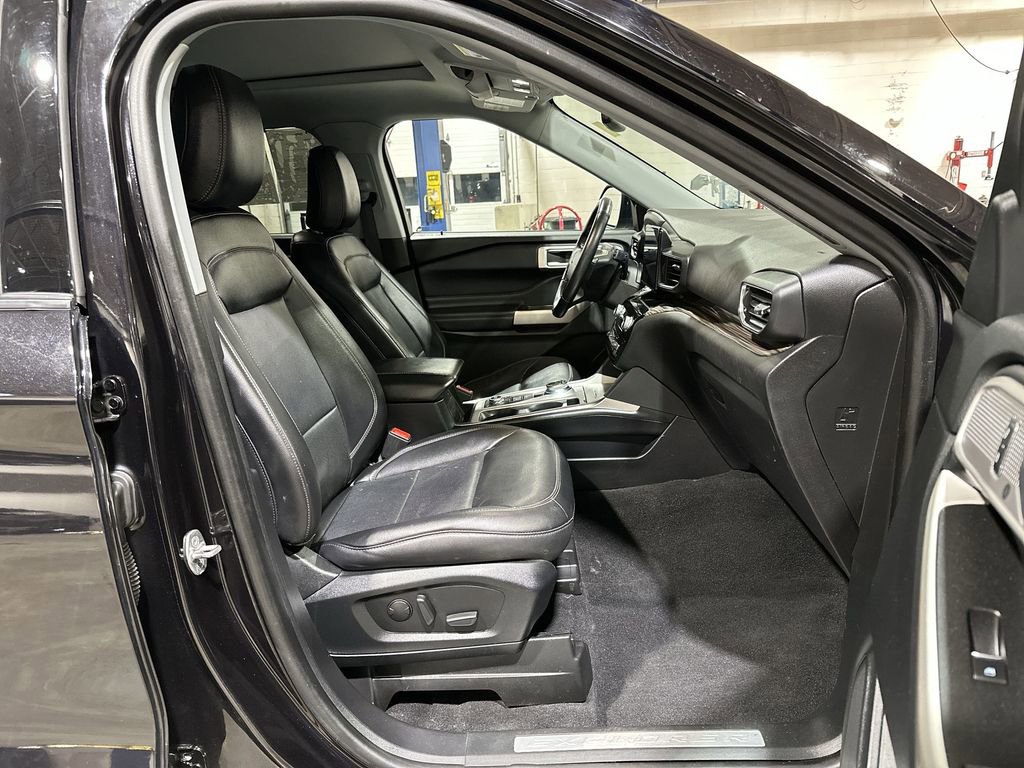 Used 2021 Ford Explorer Limited w/ Equipment Group 301A image 26