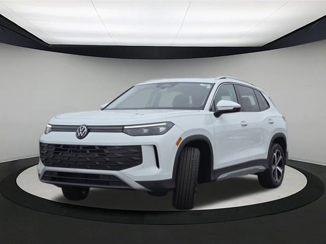 New 2025 Volkswagen Tiguan SE image 3