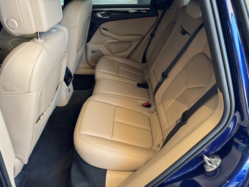 Certified 2026 Porsche Macan AWD/4WD image 36