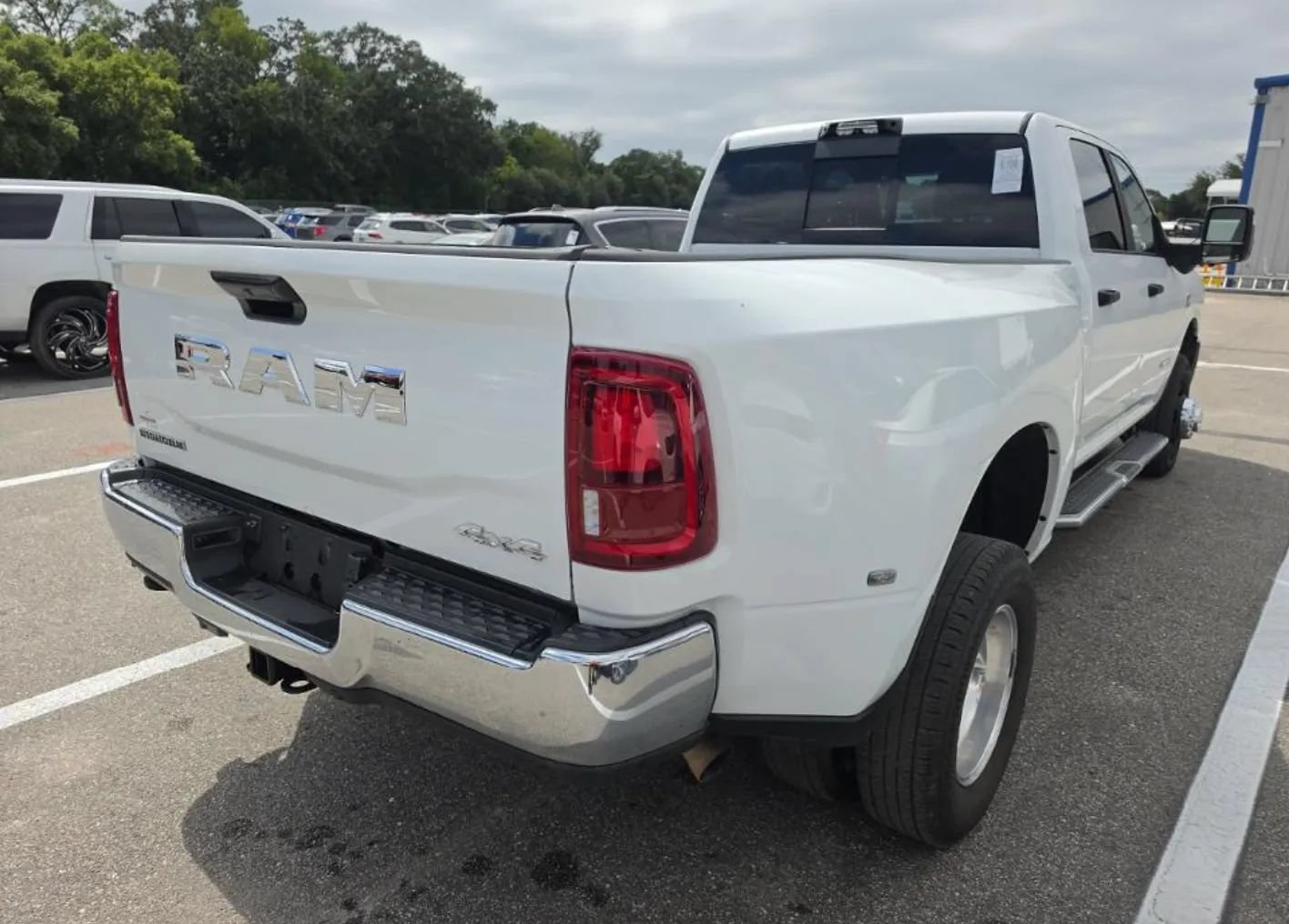 Used 2025 RAM 3500 Big Horn AWD/4WD image 4