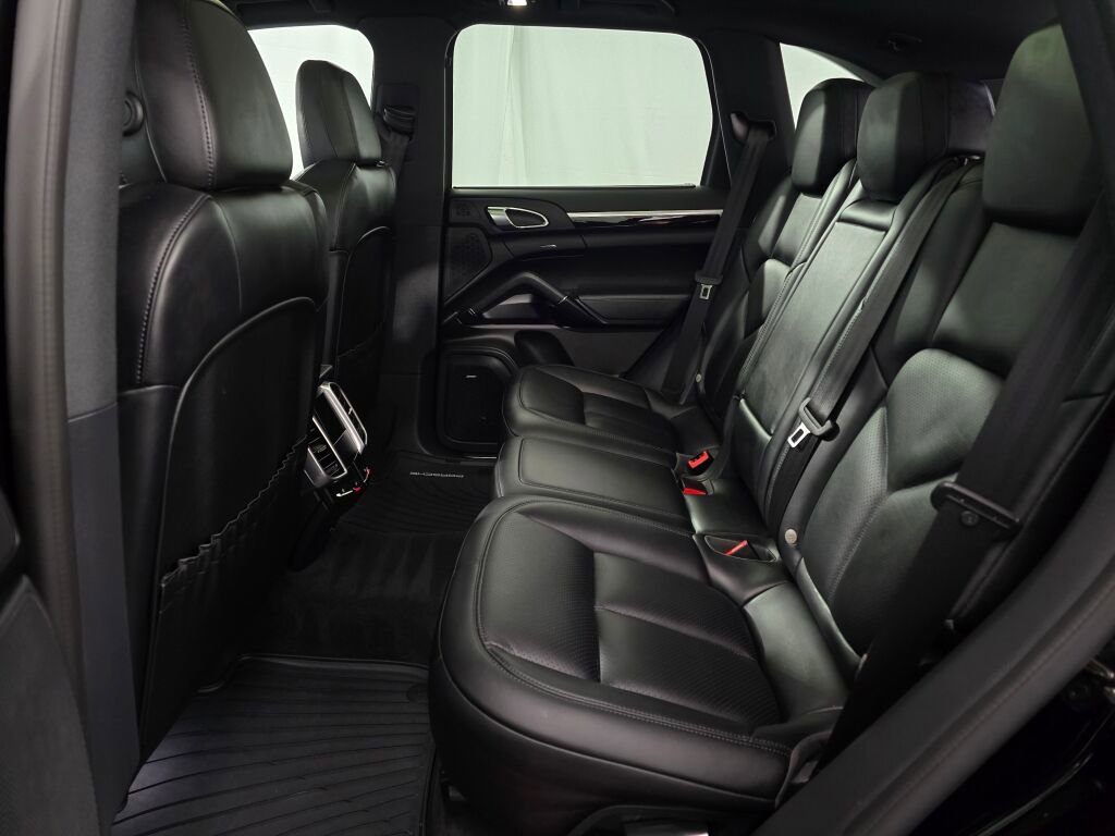 Used 2018 Porsche Cayenne image 20