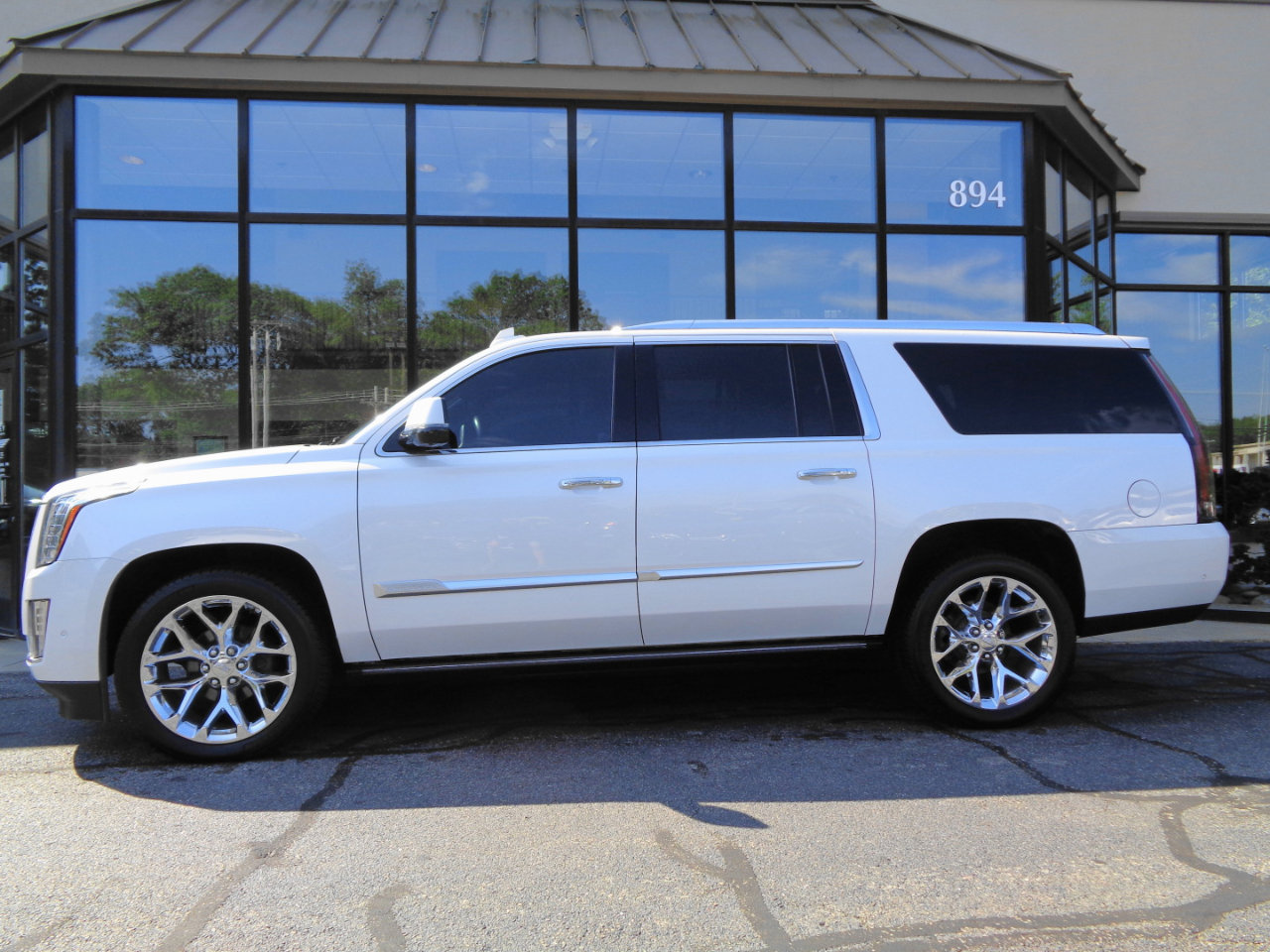 Used 2019 Cadillac Escalade ESV Platinum image 8