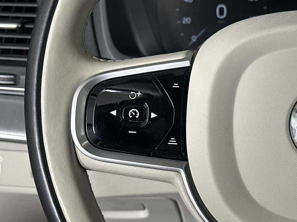 Used 2021 Volvo XC90 T5 Momentum w/ Climate Package FWD image 25