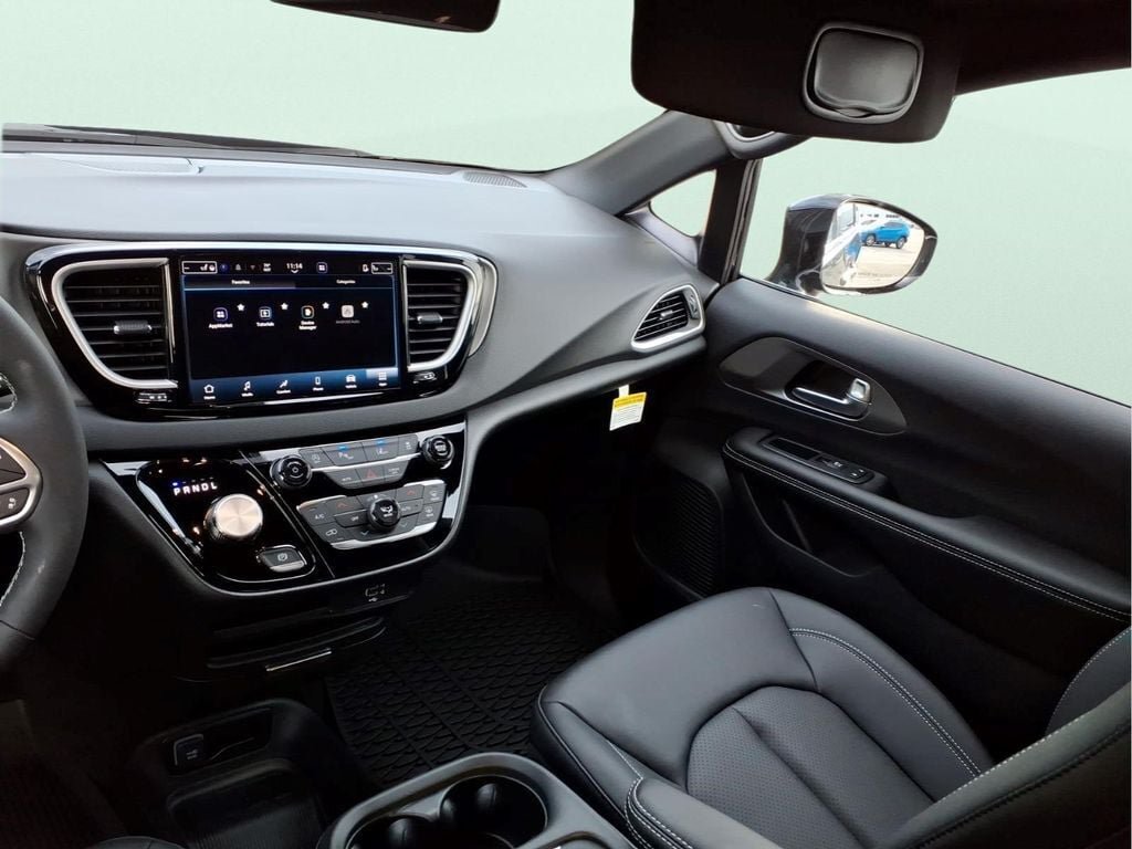 New 2027 Chrysler Pacifica LX FWD image 15