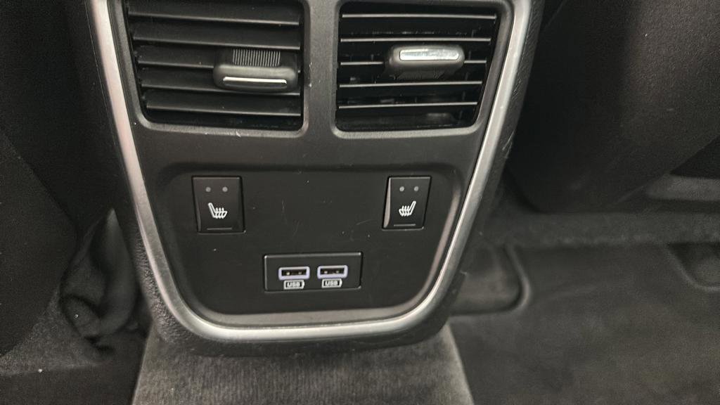 Used 2015 Dodge Charger SXT w/ AWD Plus Group image 12