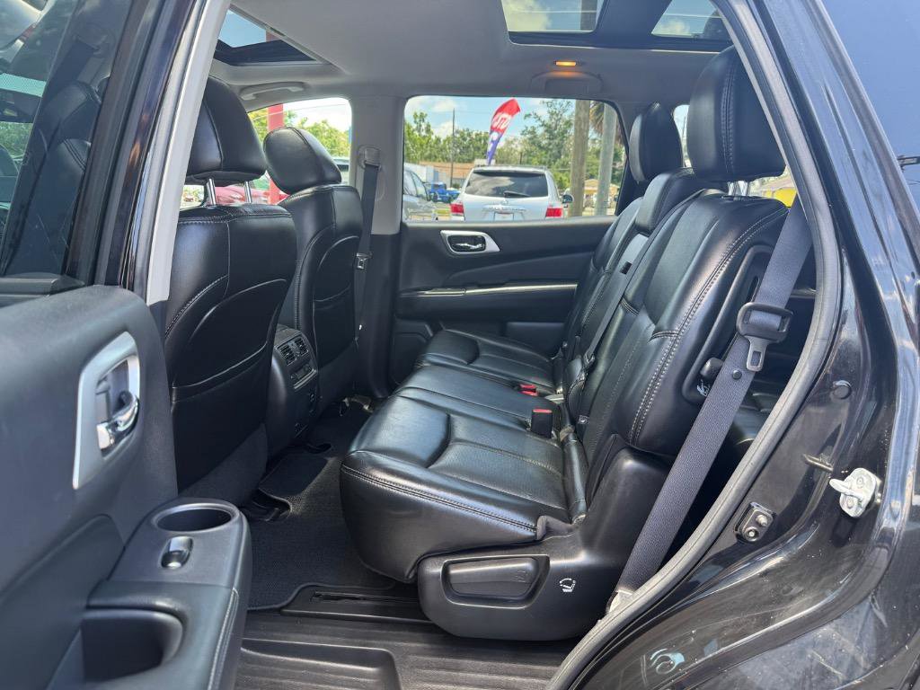 Used 2017 Nissan Pathfinder Platinum w/ Cargo Package image 14