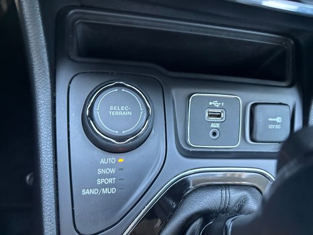 Used 2019 Jeep Cherokee Limited AWD/4WD image 17