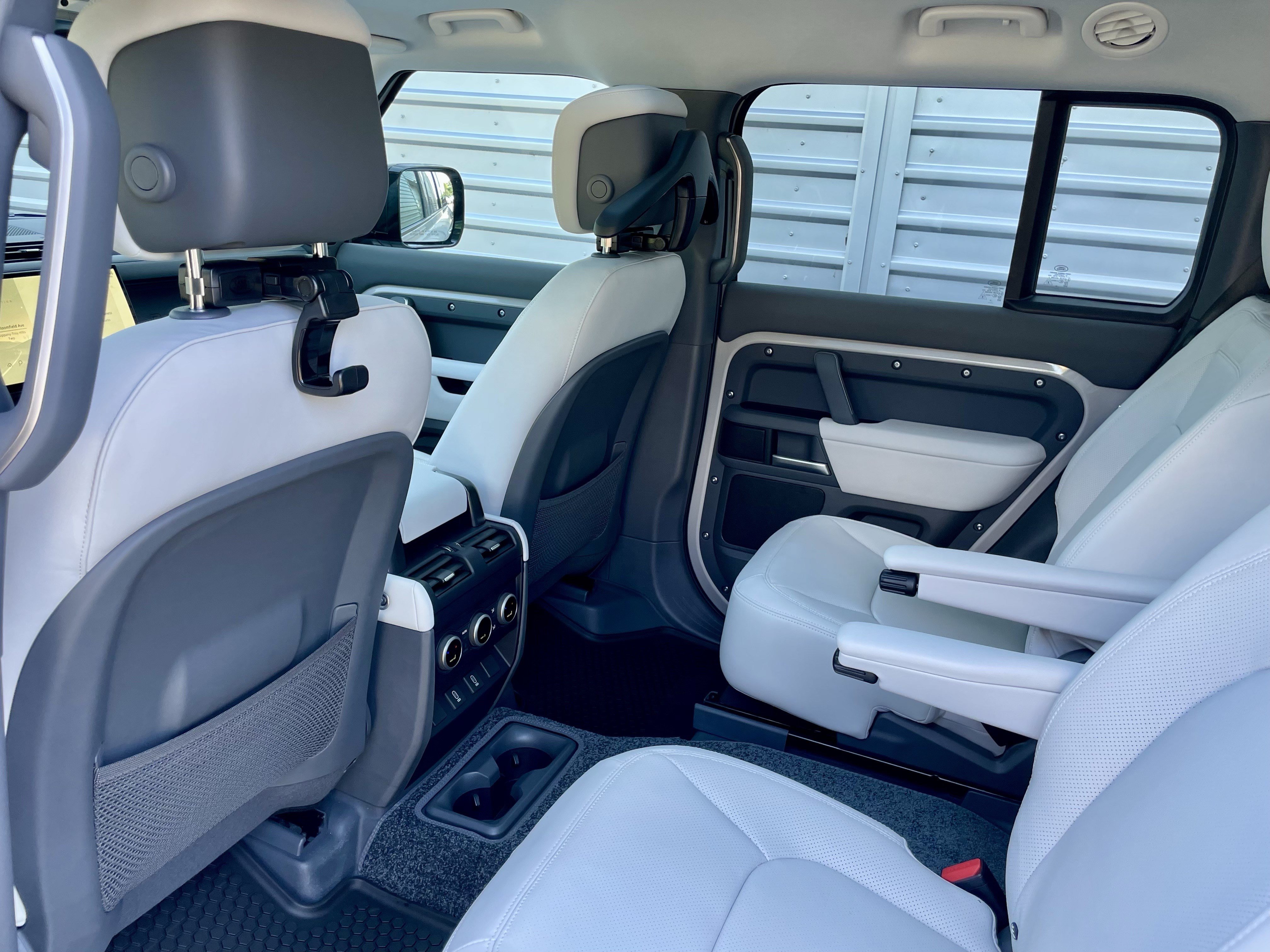 New 2026 Land Rover Defender 130 X-Dynamic SE AWD/4WD image 30