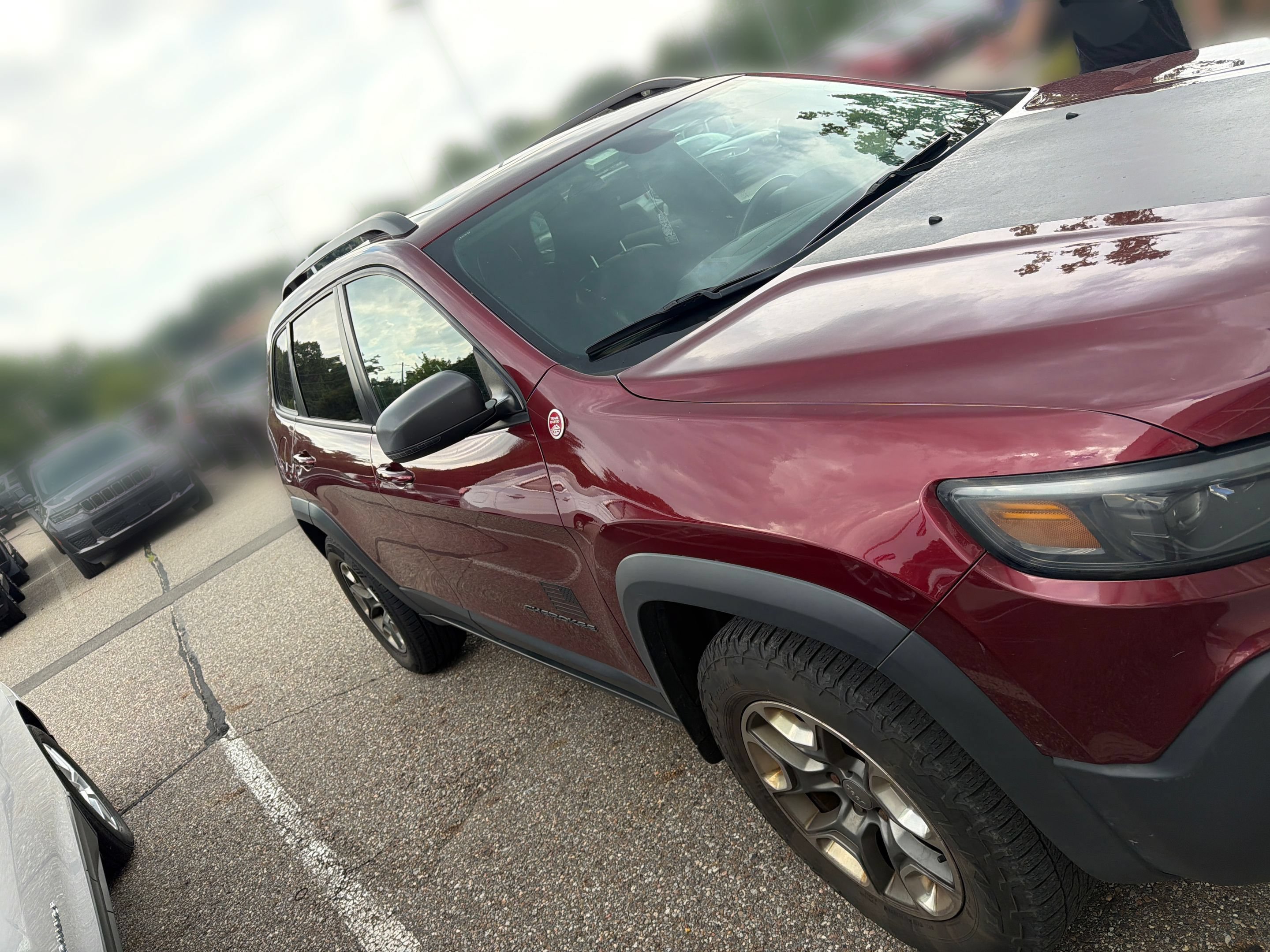 Used 2019 Jeep Cherokee Trailhawk AWD/4WD image 2