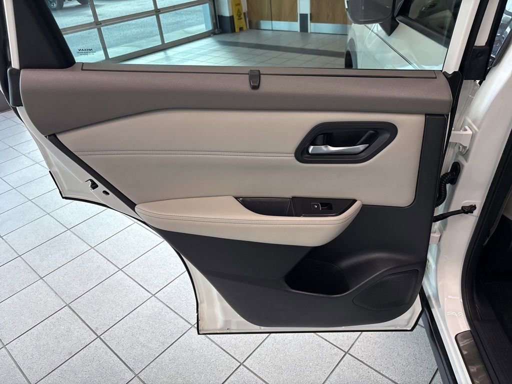 Used 2023 Nissan Rogue SL w/ SL Premium Package AWD/4WD image 15