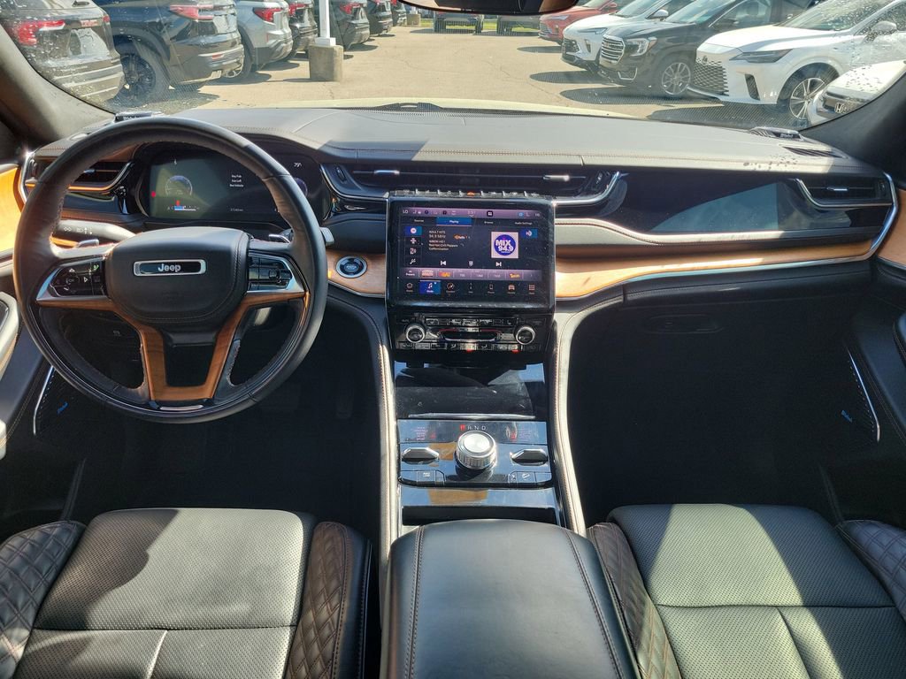Used 2023 Jeep Grand Cherokee Summit AWD/4WD image 9