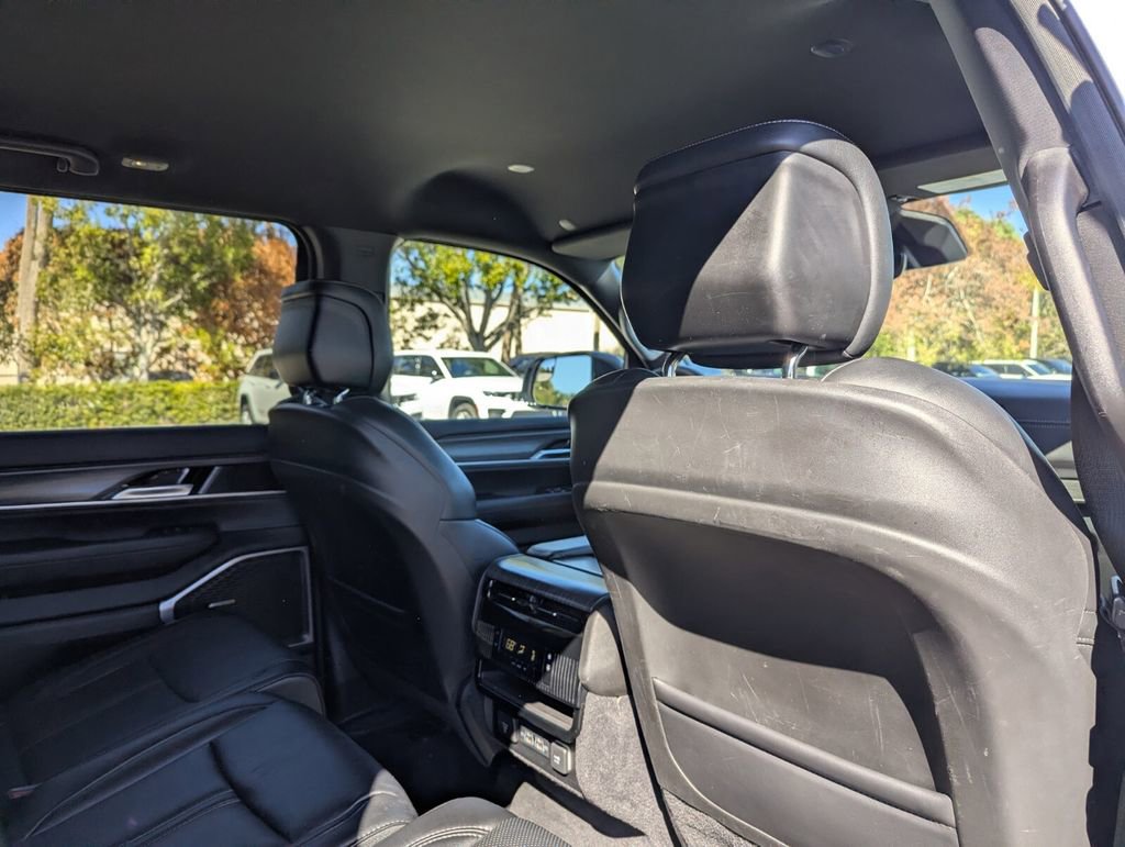 Used 2023 Jeep Wagoneer L Series II image 12