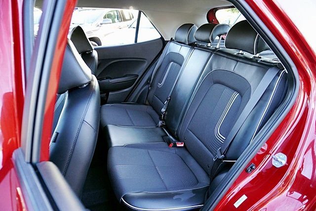 Certified 2025 Hyundai Venue Limited FWD image 16