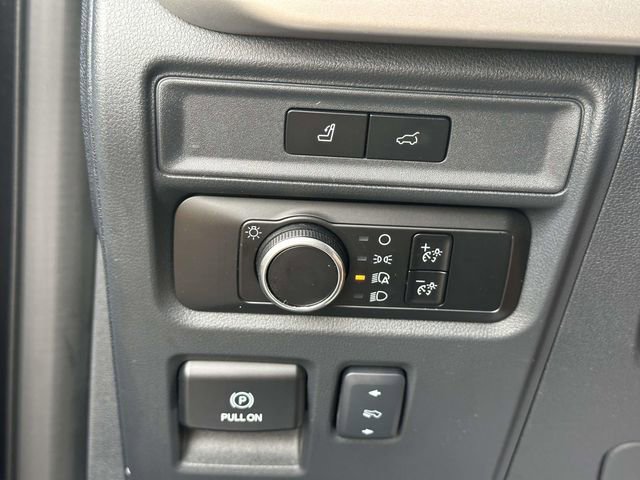 Used 2024 Ford Expedition XLT image 30